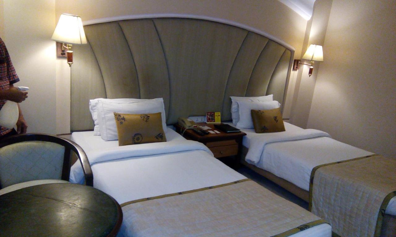 Lords Inn Vadodara Extérieur photo
