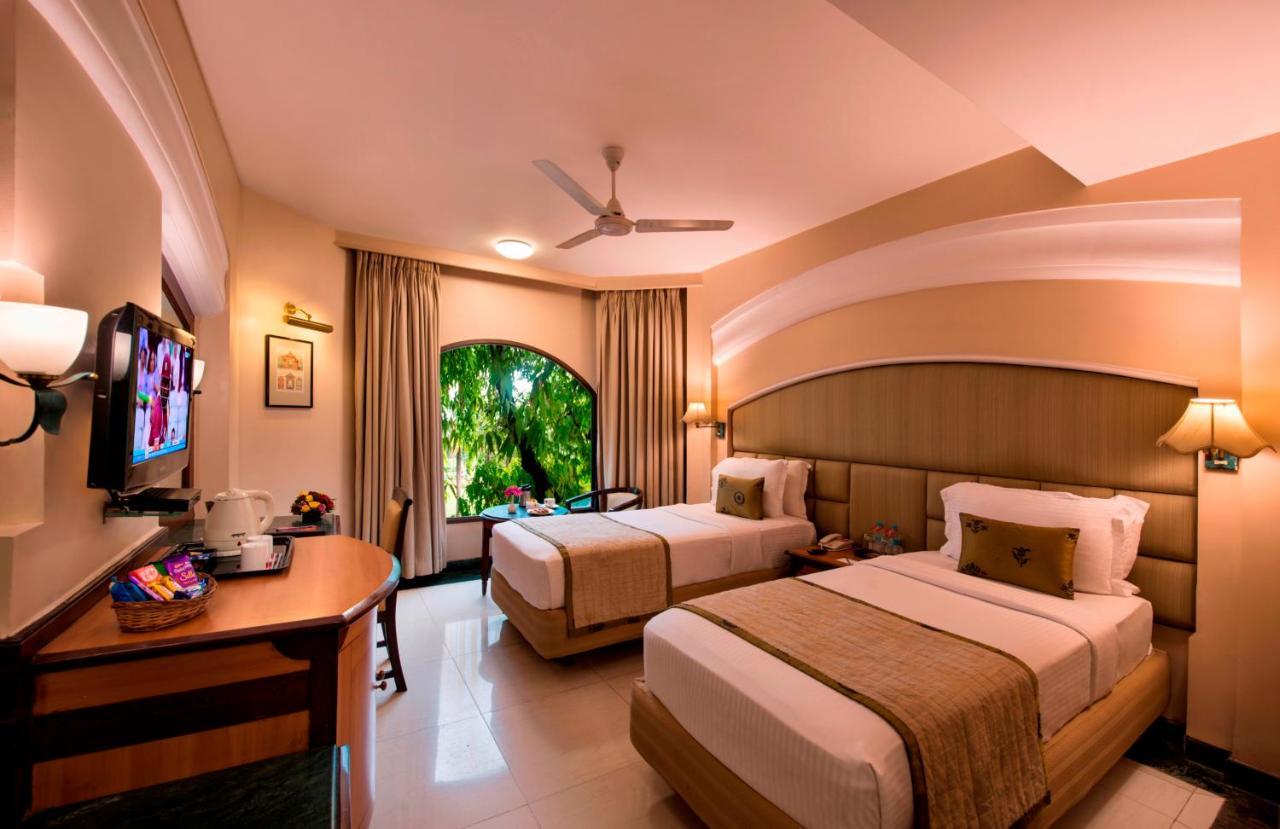 Lords Inn Vadodara Extérieur photo