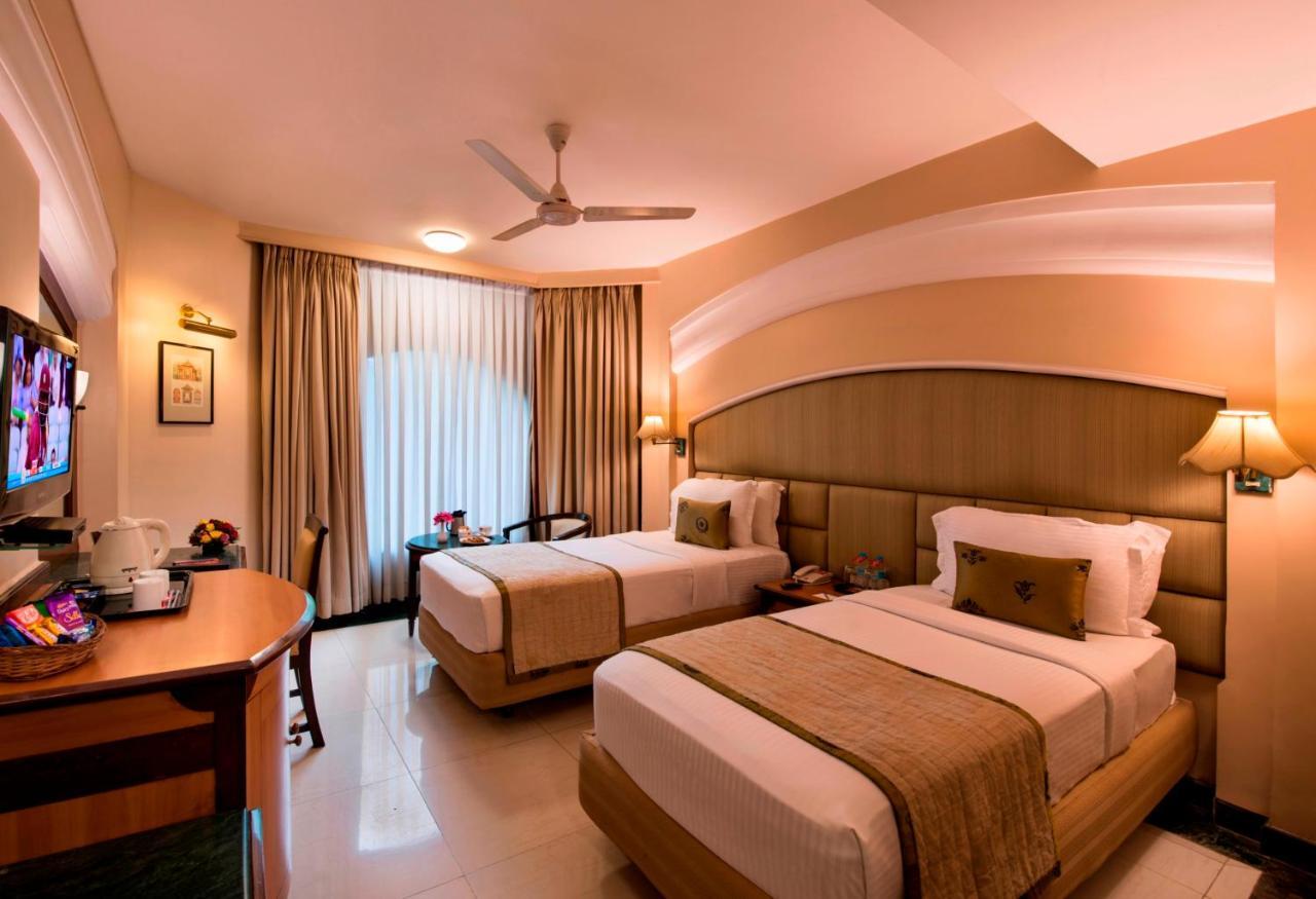Lords Inn Vadodara Extérieur photo
