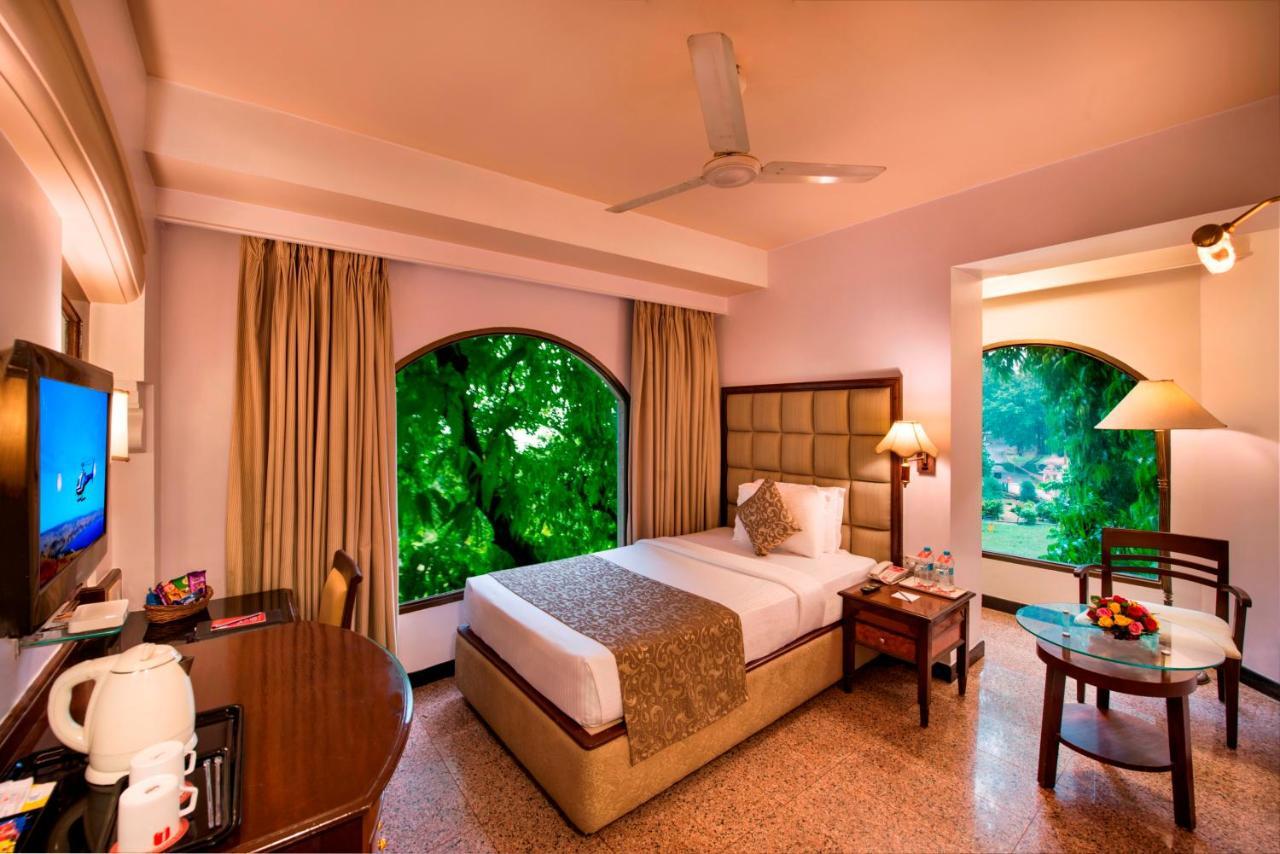 Lords Inn Vadodara Extérieur photo
