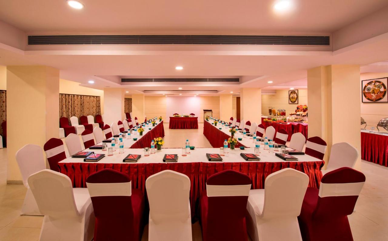 Lords Inn Vadodara Extérieur photo